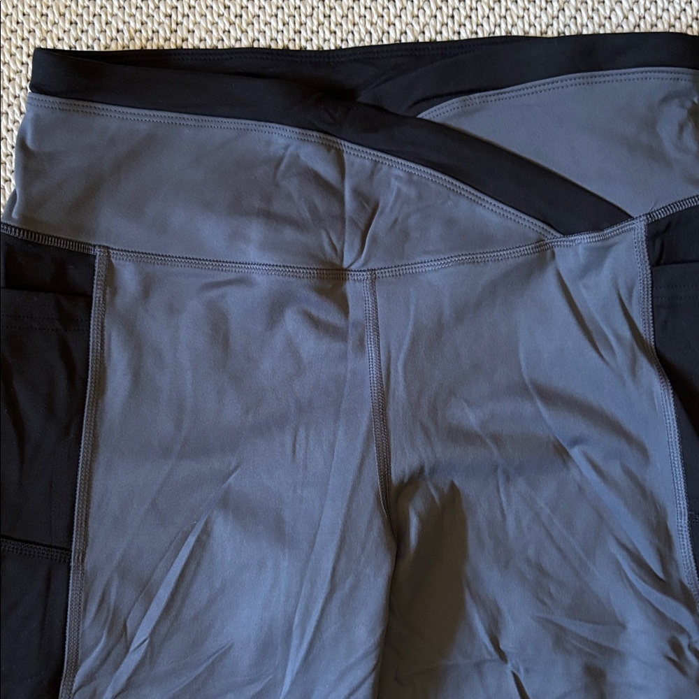 Pants fashion capri womens new size L 12-14 Avia 80% polyester 20% spandex black